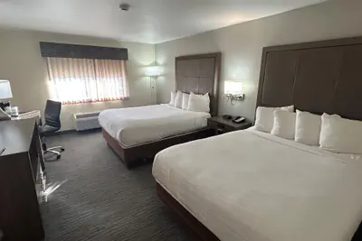 Photo 5 - Best Western Plus Paper Valley Hotel