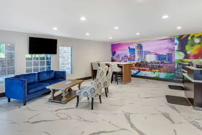 Photo 4 - Clarion Pointe Raleigh Midtown
