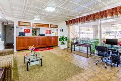 Photo 3 - Econo Lodge Martinsville