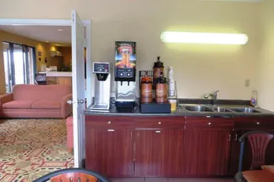 Photo 4 - Days Inn by Wyndham Plainfield