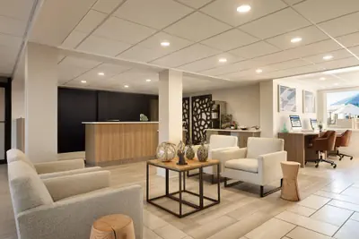 Photo 3 - Surfbreak Virginia Beach Oceanfront, an Ascend Collection Hotel
