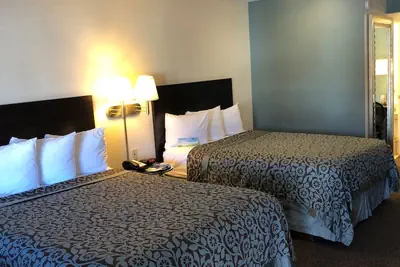 Photo 2 - Days Inn by Wyndham Camarillo - Ventura