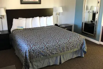 Photo 5 - Days Inn by Wyndham Camarillo - Ventura