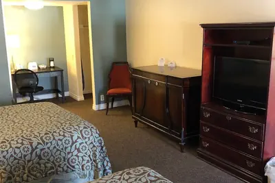 Photo 3 - Days Inn by Wyndham Camarillo - Ventura