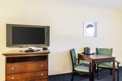 Photo 4 - Rodeway Inn & Suites Williamsburg Central