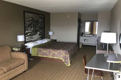 Photo 2 - Super 8 by Wyndham Knoxville North/Powell