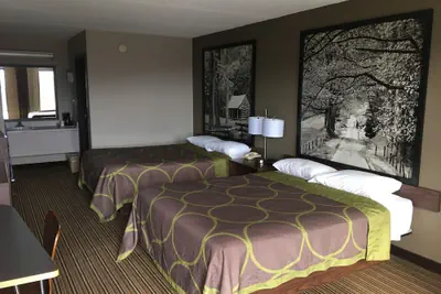 Photo 4 - Super 8 by Wyndham Knoxville North/Powell