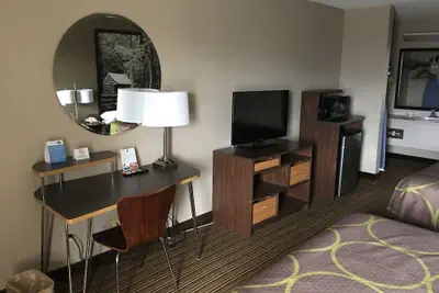 Photo 3 - Super 8 by Wyndham Knoxville North/Powell