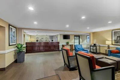 Photo 4 - Comfort Inn & Suites Somerset - New Brunswick
