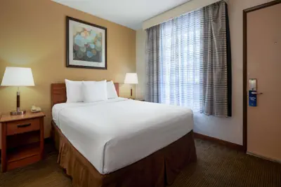 Photo 4 - Days Inn by Wyndham Encinitas Moonlight Beach
