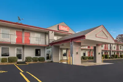 Photo 2 - Red Roof Inn & Suites Jackson, TN