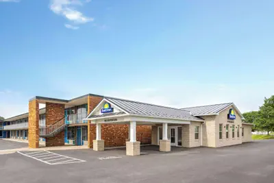 Photo 2 - Days Inn by Wyndham Frederick