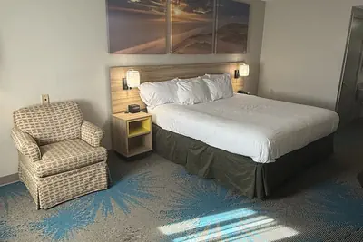 Photo 4 - Days Inn by Wyndham Hannibal