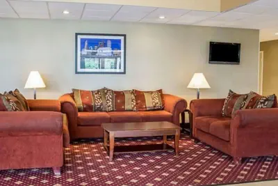 Photo 4 - Howard Johnson by Wyndham Columbus State Fairgrounds I-71