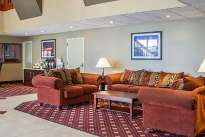 Photo 3 - Howard Johnson by Wyndham Columbus State Fairgrounds I-71