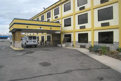 Photo 2 - Days Inn by Wyndham Columbus Airport