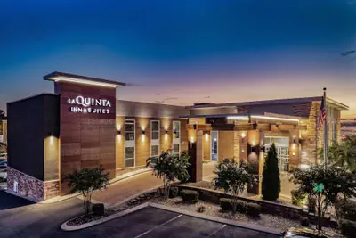 Photo 2 - La Quinta Inn & Suites by Wyndham Chattanooga - East Ridge