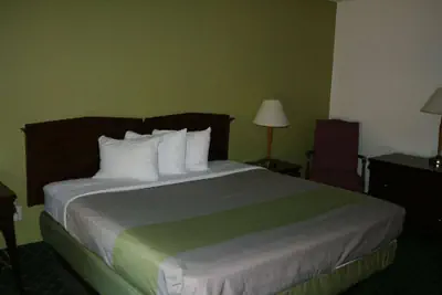 Photo 3 - Travelodge by Wyndham Roanoke