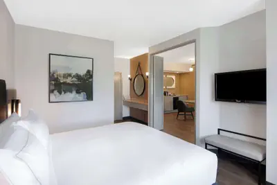 Photo 4 - DoubleTree Suites by Hilton Raleigh - Durham