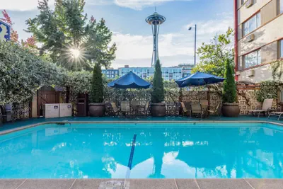 Photo 2 - Travelodge by Wyndham Seattle By The Space Needle