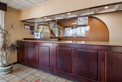 Photo 3 - Best Western Thunderbird Motel