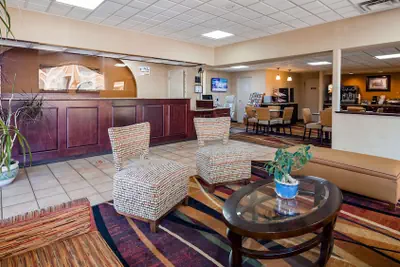 Photo 2 - Best Western Thunderbird Motel