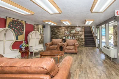 Photo 3 - Chalet Inn