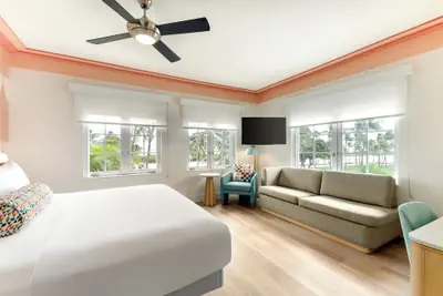 Photo 2 - Waldorf Towers South Beach