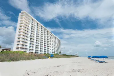 Photo 2 - Radisson Suite Hotel Oceanfront