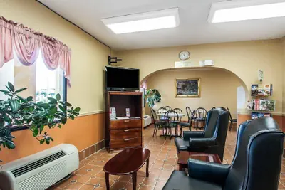 Photo 5 - Econo Lodge Inn & Suites Tuscaloosa I-20