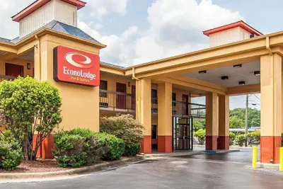 Photo 2 - Econo Lodge Inn & Suites Tuscaloosa I-20