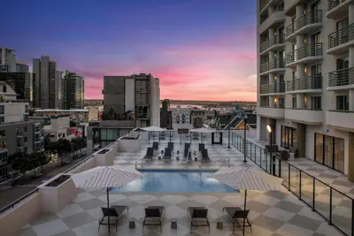 Photo 2 - Courtyard by Marriott San Diego Downtown Little Italy