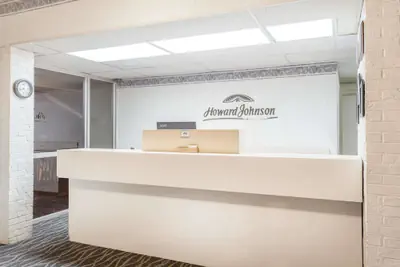 Photo 2 - Howard Johnson by Wyndham Commerce GA