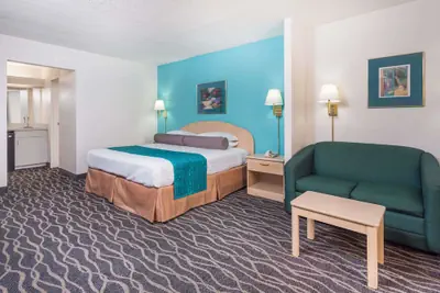 Photo 4 - Howard Johnson by Wyndham Commerce GA