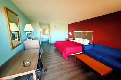 Photo 2 - Mayfair Inn