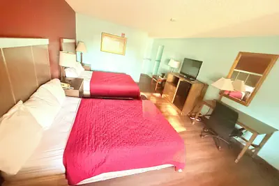 Photo 5 - Mayfair Inn