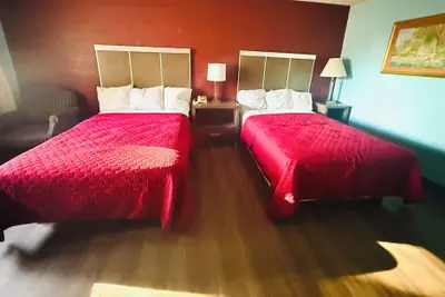 Photo 4 - Mayfair Inn