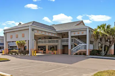 Photo 2 - Magnolia Inn Townhouse Hattiesburg MS I-59