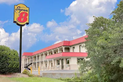 Photo 2 - Super 8 by Wyndham Laurel