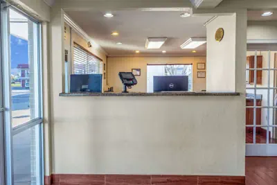 Photo 3 - Econo Lodge Meridian South