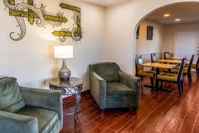 Photo 5 - Econo Lodge Meridian South