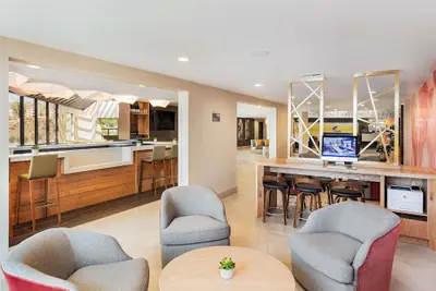 Photo 4 - DoubleTree by Hilton Pomona