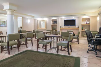 Photo 3 - La Quinta Inn by Wyndham Colorado Springs Garden of the Gods
