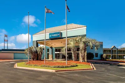 Photo 2 - Clarion Inn & Suites Florence - Darlington