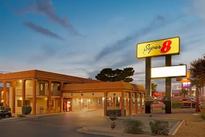 Photo 2 - Super 8 by Wyndham El Paso Airport