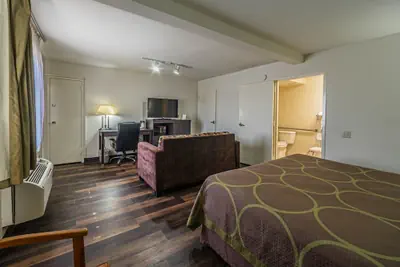 Photo 3 - Super 8 by Wyndham El Paso Airport