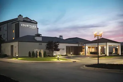 Photo 2 - Courtyard by Marriott Louisville East