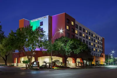 Photo 2 - DoubleTree by Hilton San Antonio Downtown