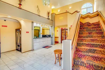 Photo 5 - Econo Lodge Inn & Suites Albuquerque East I-40 Eubank Exit