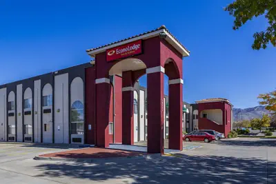 Photo 2 - Econo Lodge Inn & Suites Albuquerque East I-40 Eubank Exit